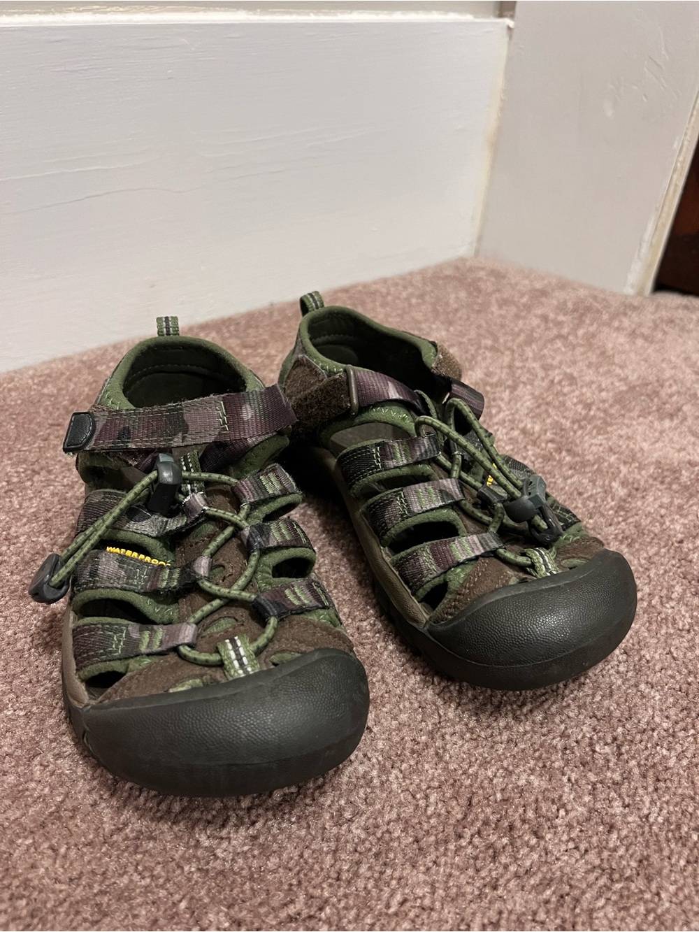KEEN Newport H2 Sandals Boys Size 12 Kids Youth Outdoor Hiking Washable